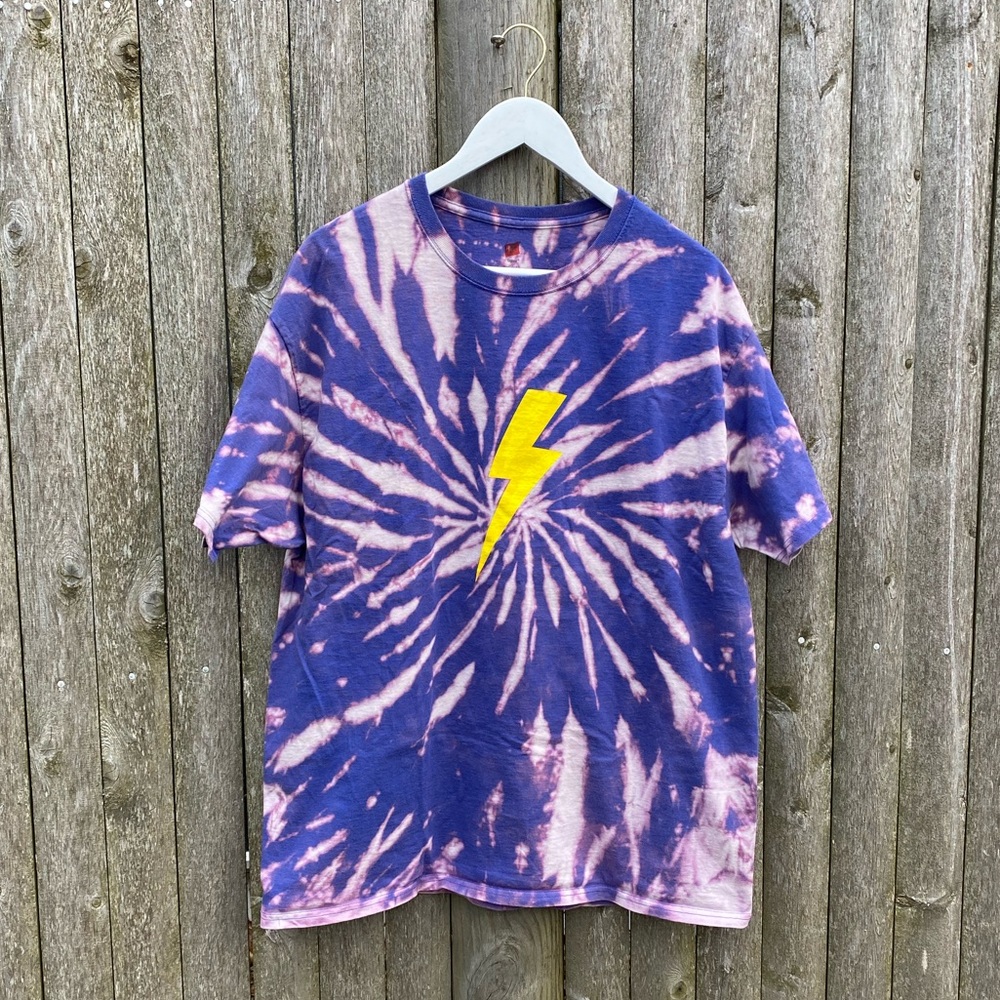 bleach dyed lighting bolt  men’s tee ⚡️